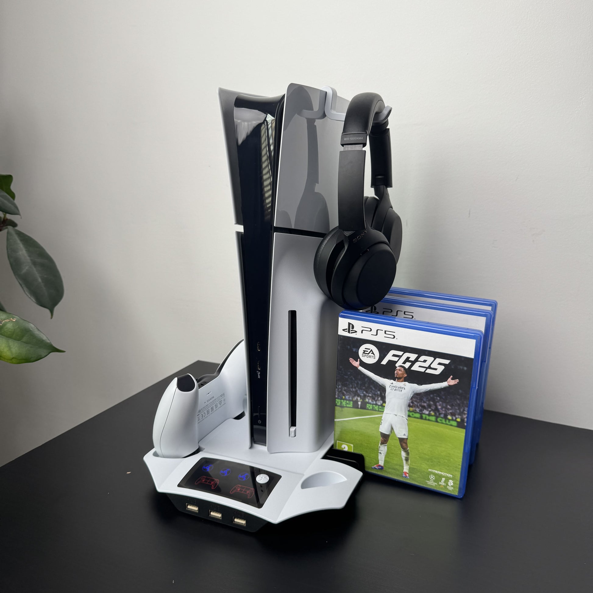 PS5 Avec Socle ventilé Studeazy contenant une double station de recharge manettes et des rangements de jeu